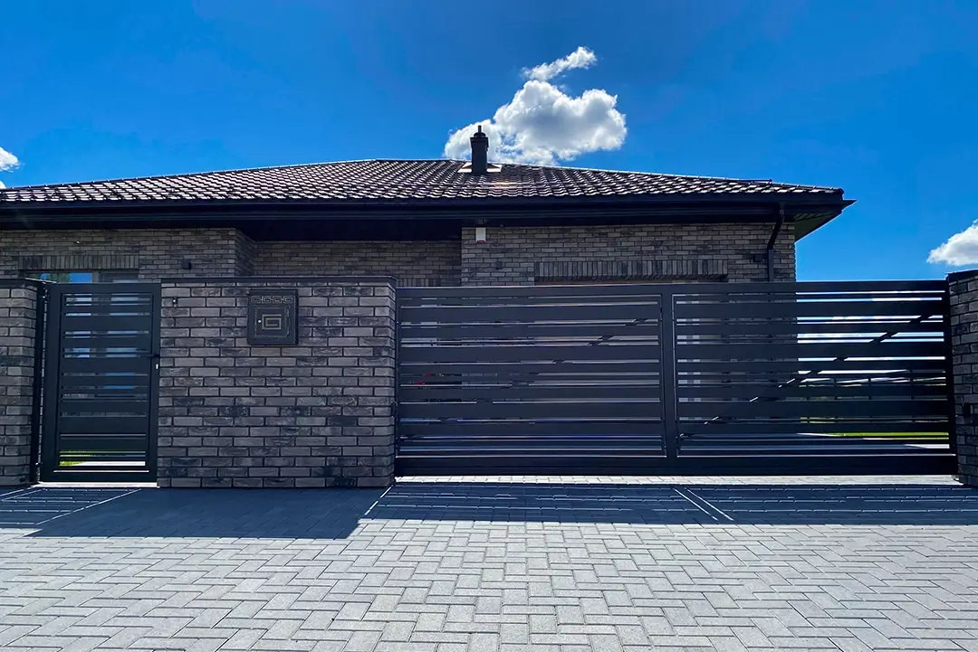 Asimetric-polisadine-metaline-tvora-Metallum-Novum-05 - Metallum Novum