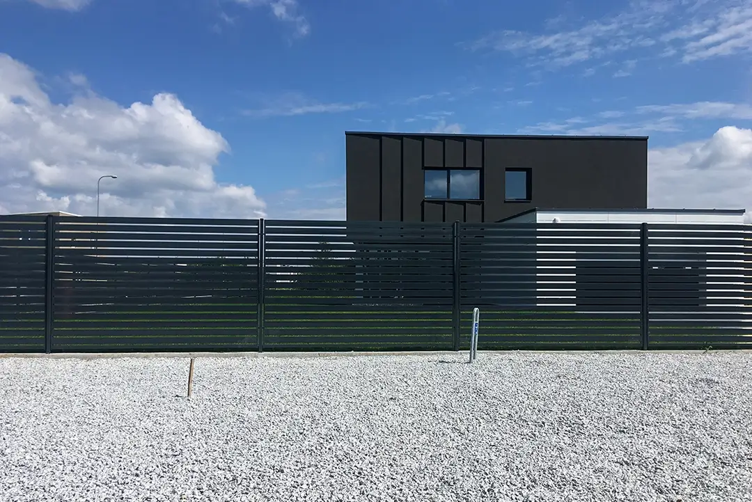 Modern-P82-polisadine-metaline-tvora-Metallum-Novum-06 - Metallum Novum