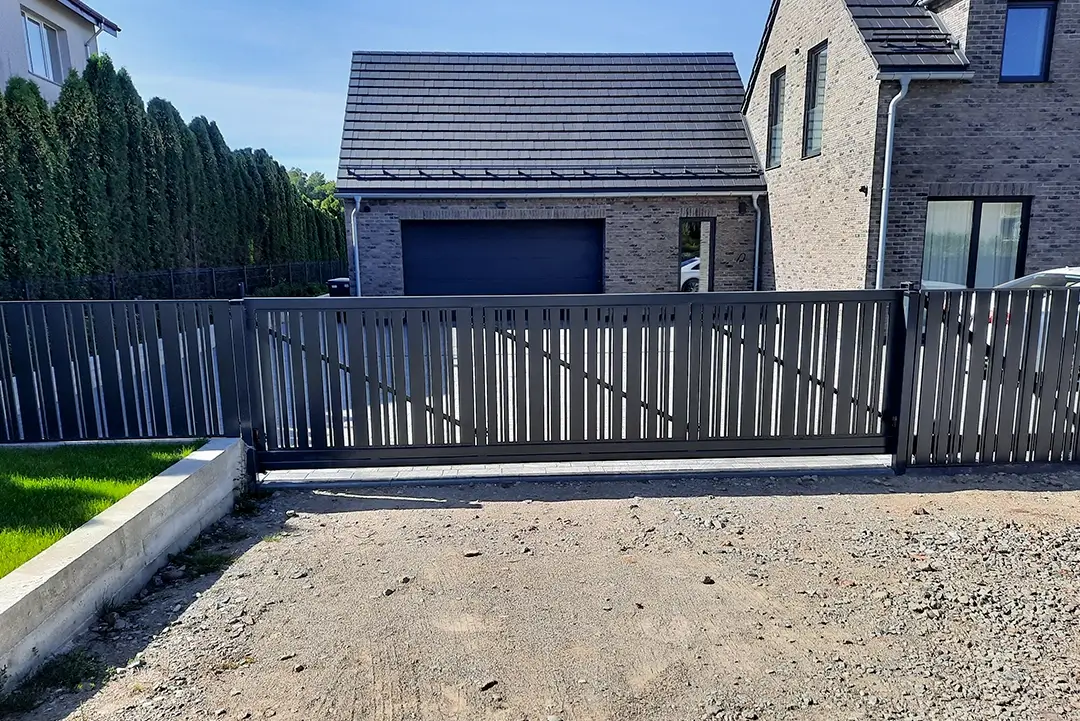 Vertical-Asimetric-polisadine-metaline-tvora-Metallum-Novum-08 - Metallum Novum